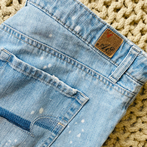 American Eagle Mid Rise Cut Off Raw Hem Short Distressed Bleached Tie Dye Size 6 - Picture 3 of 11